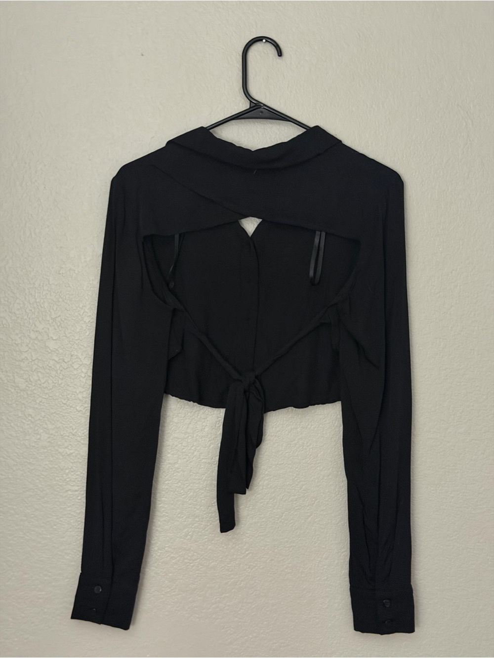 Superdown Caleb Top Black Cropped Button-Up Shirt View 5